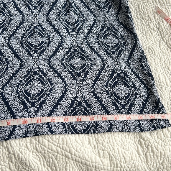 Beautiful floral sleeveless blouse, size medium - Picture 9 of 9